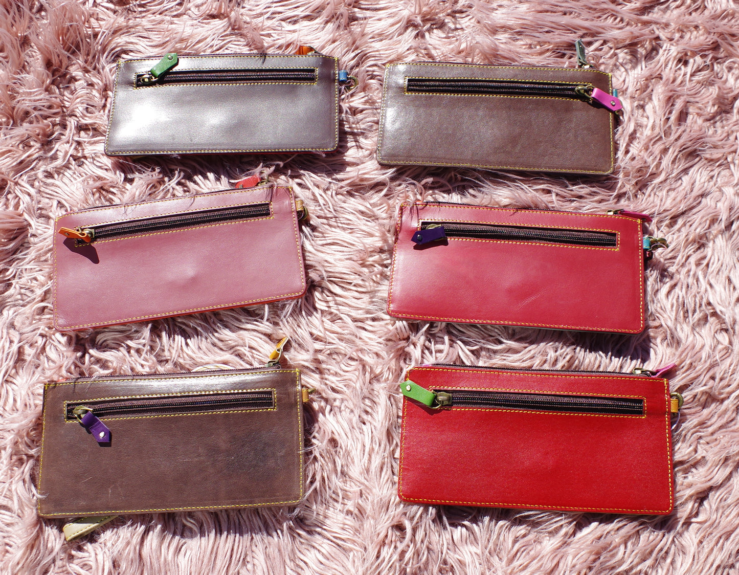 Flat wristlet