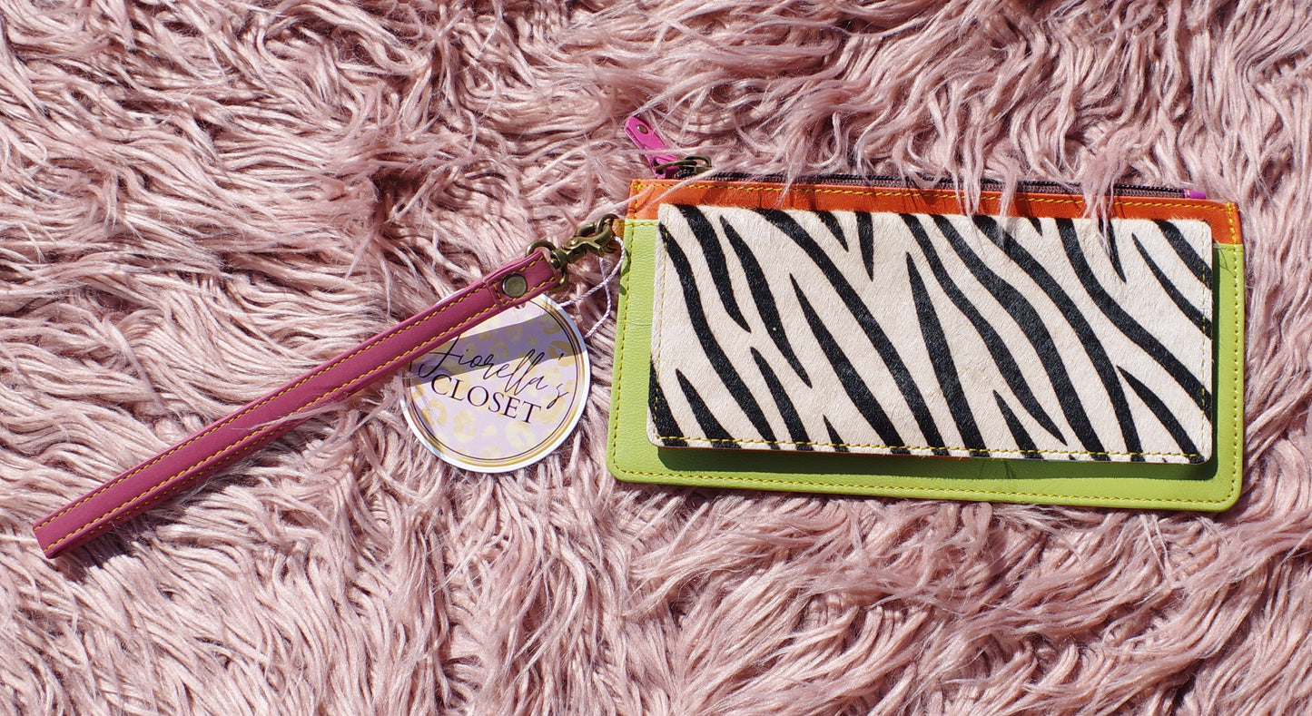 Flat wristlet