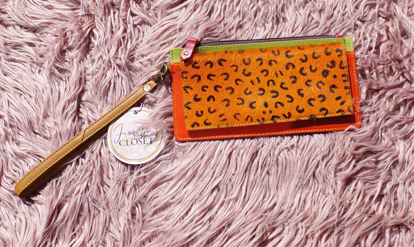 Flat wristlet